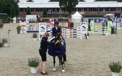 Lilian Zoe Rehm-Voss mit Solea  Sieger 1. Qualifikation HS PJF bei den Holsteiner Pferdetagen Elmshorn 2021
