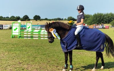 Pony Stilspringen Kl. A – Siegerin Charlotte Margaretha Rixen mit Nistra