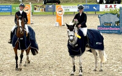Sieger der Prfg 24 1.  + 2. Abt. = Julia Milena Möller mit Cayano  in 0/54,94 und Joanna-Marie Brodersen + Gila in 0/55,69