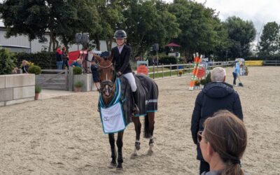 Amy Carlotta Reinfandt mit Lydago und Wertnote 8.8 im M Stilspringen