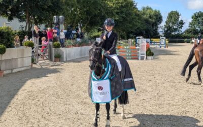 Sieger A-Stilspringen Amy Carlotta Reinfandt mit Nandoo N und Wertnote 9